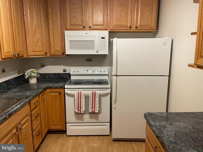 Building Photo - 2615 Glengyle Dr