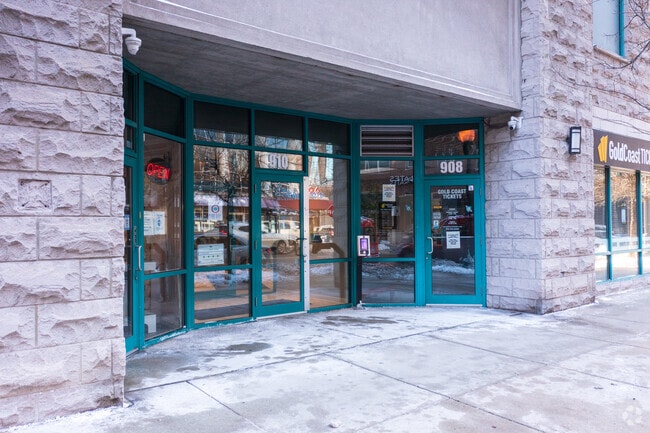 Entrance - 900-924 W Madison St