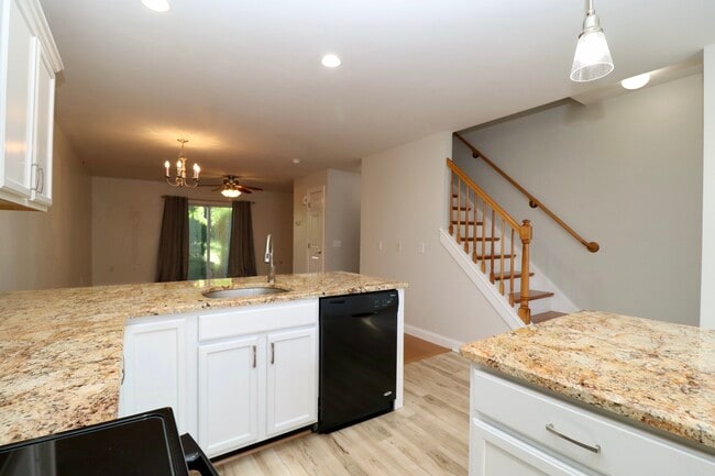 Building Photo - 45 Harbor View Ln