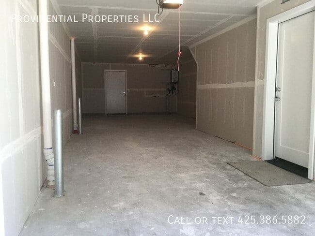 Building Photo - 1571 139th Ln NE