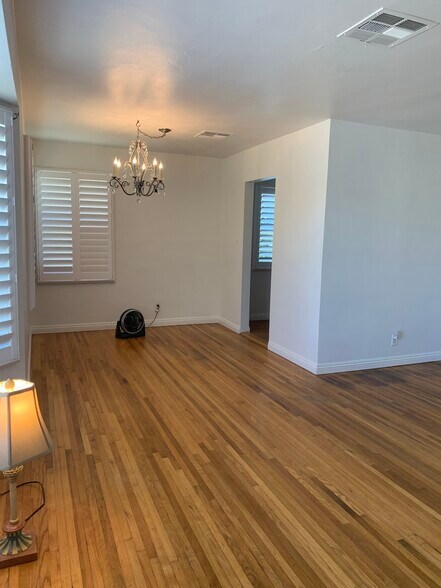 Building Photo - 2701 Truxtun Ave