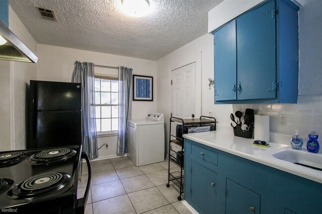 Building Photo - 2 br, 1 bath Duplex - 1319 East 53rd Street