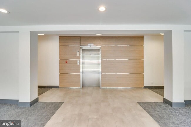 Building Photo - 2710 Macomb St NW