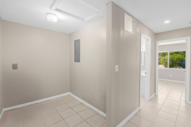 Building Photo - Apartment for rent