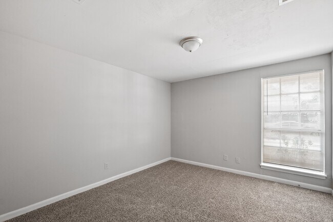 Building Photo - 4319 Tiffany Dr