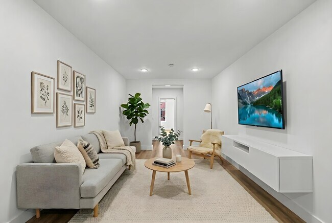 Building Photo - 929 Willow Ave