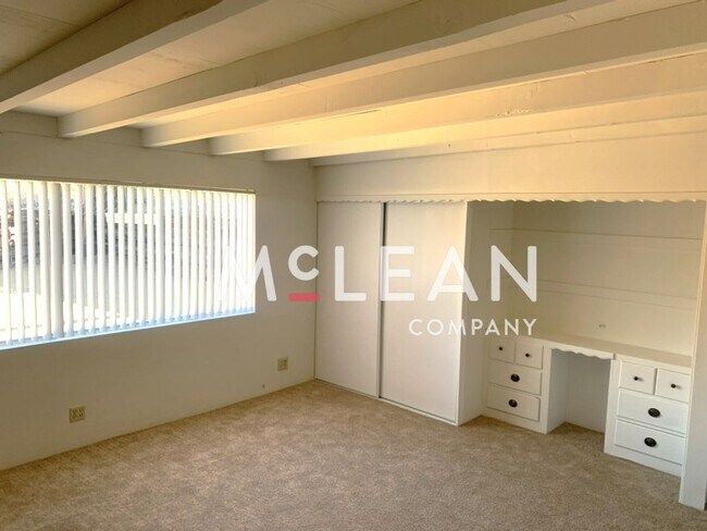 Building Photo - Three Bedroom Home in Beautiful Neighborhood
