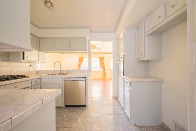 Building Photo - 4031 Curly Oaks Dr