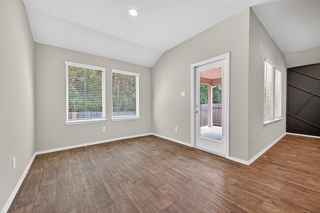 Building Photo - 40320 Hilltop Pr Dr