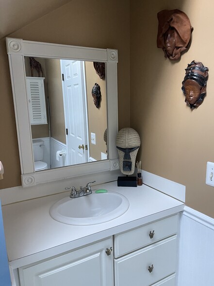 Upstairs second bathroom - 6349 Woodhall Ct