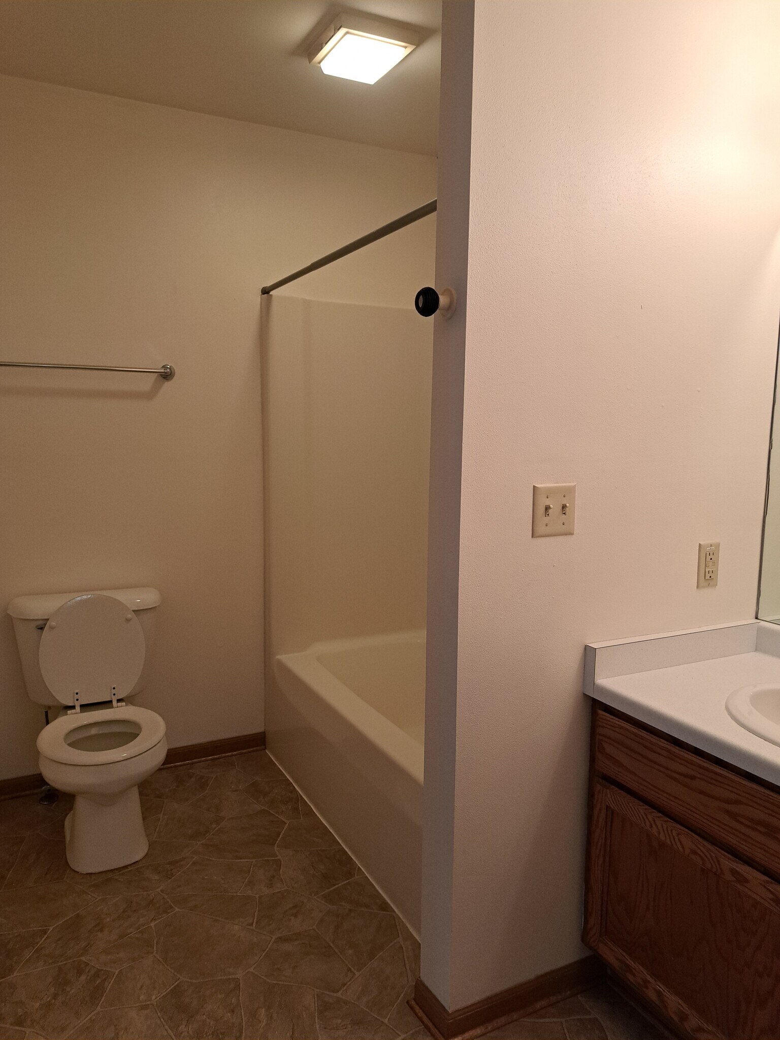 Building Photo - 586 Athletic Way
