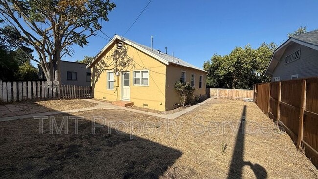 Building Photo - 1541 Olive St