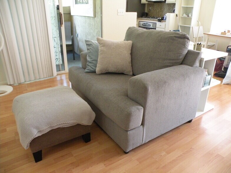 Living room - 8680 New Salem St