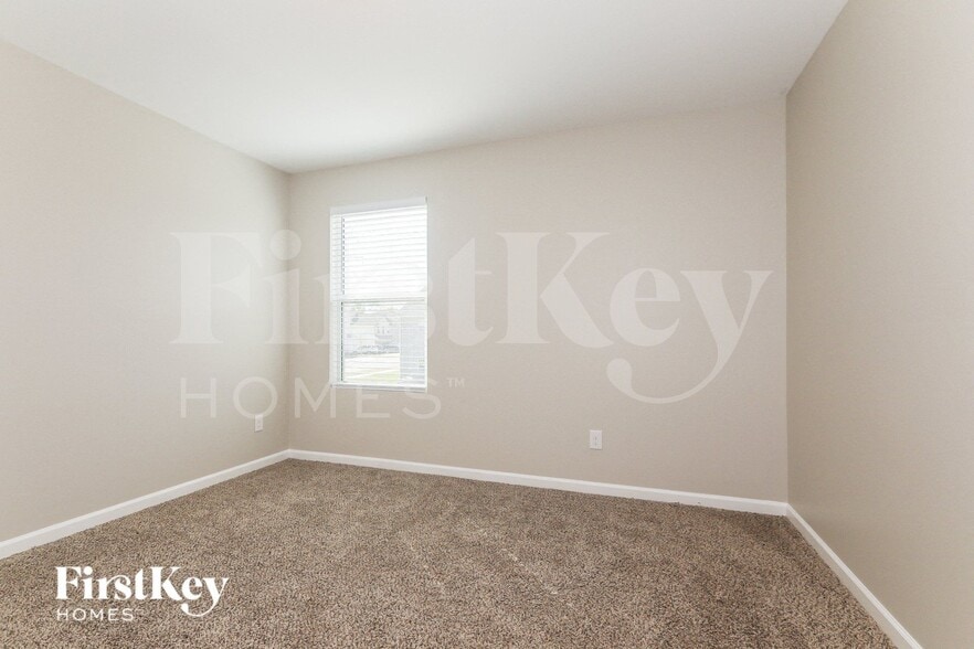 Building Photo - 12562 Garron Rd