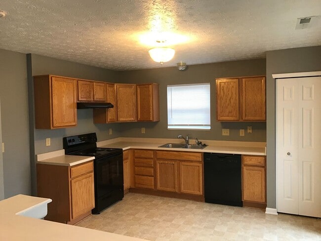 Building Photo - Plainfield - 3 BR + loft