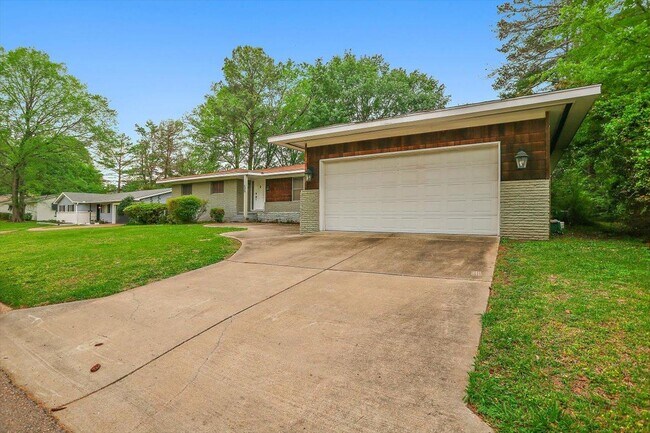 Building Photo - 1315 Kimwood Dr