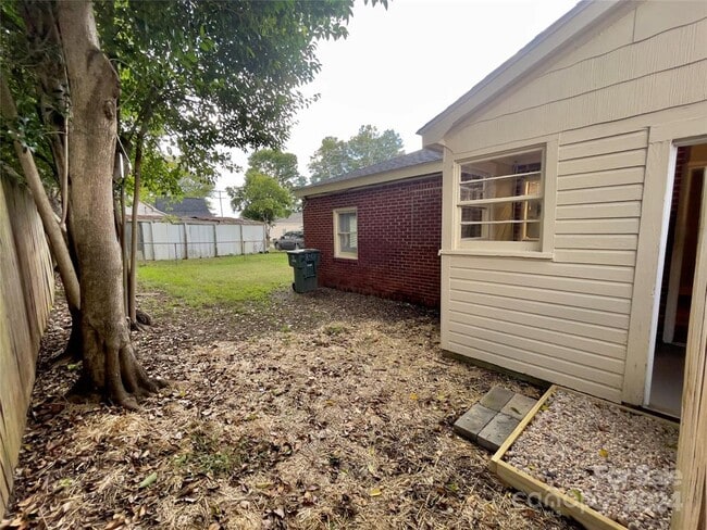 Building Photo - 338 Magnolia St NW