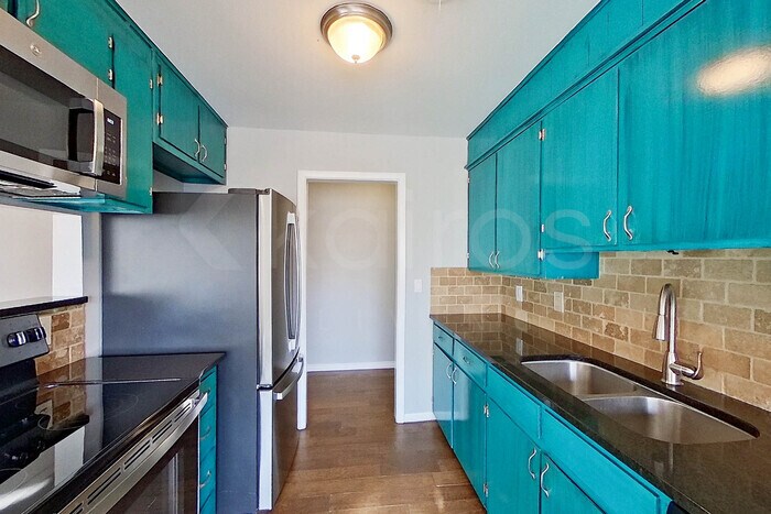 Building Photo - 4418 Mesa Cir