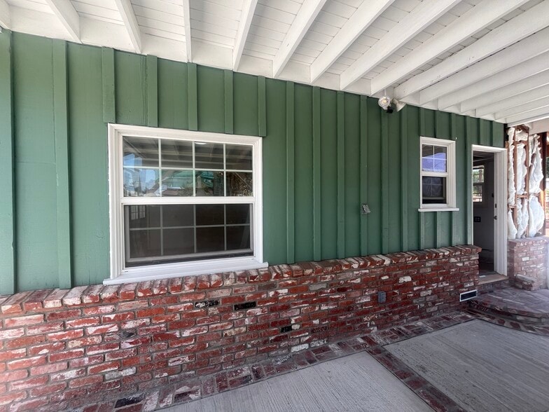 Building Photo - 15960 Chase St