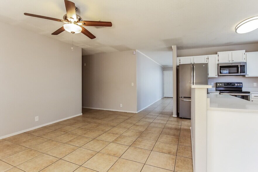 Building Photo - 8745 W Tuckey Ln