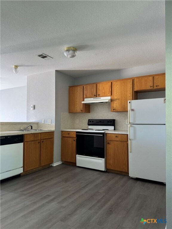 Building Photo - 4501 Deek Dr