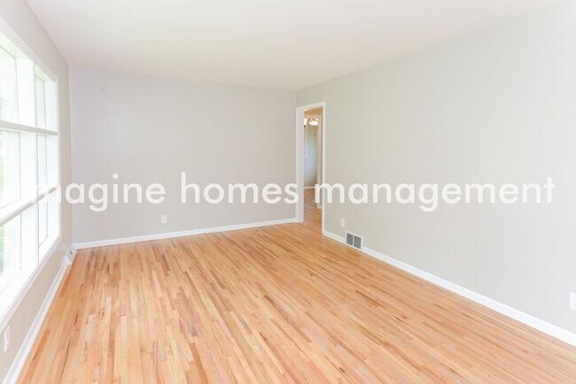 Building Photo - 2521 Oregon Ave S