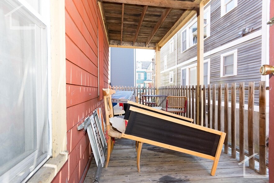 Building Photo - 168 Hillside St