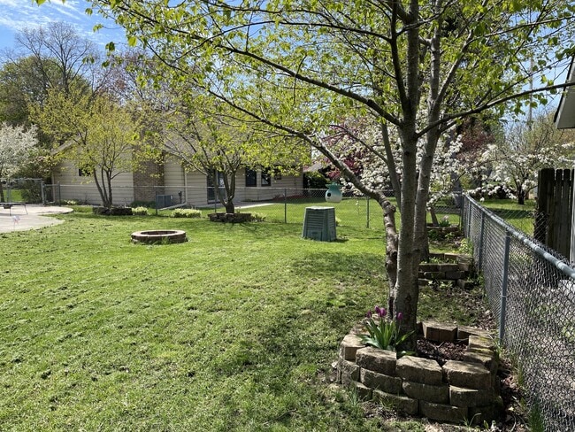 Building Photo - 1708 Howlett Ln