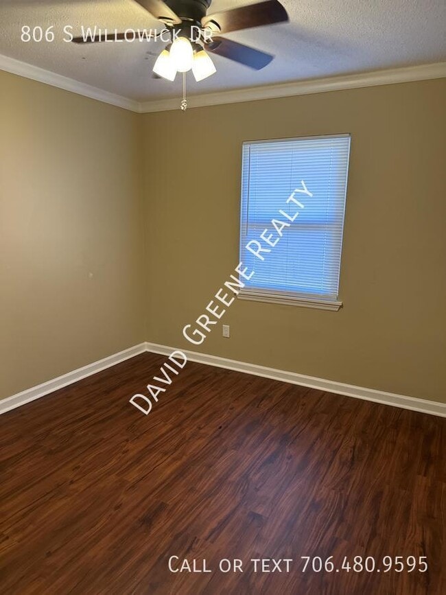 Building Photo - 806 S Willowick Dr