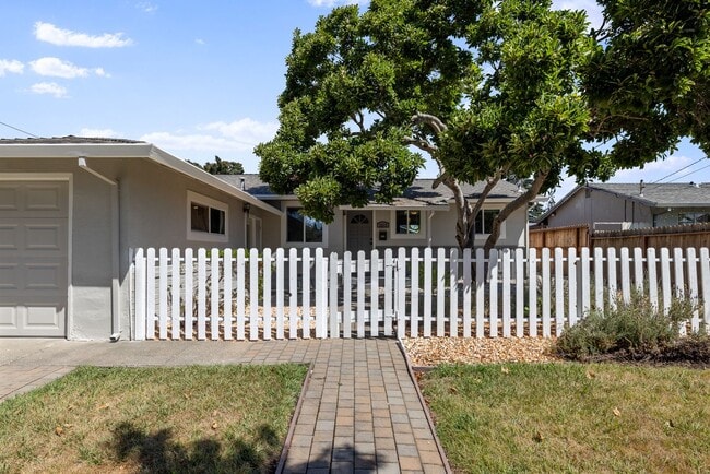 Building Photo - Updated 4 Bedroom 2 Bath North Napa Home