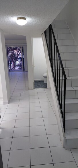 Building Photo - 140 NW 87th Ave