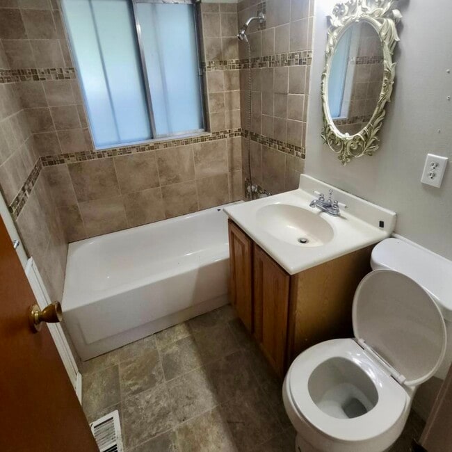 Building Photo - 2702 W Daniel St