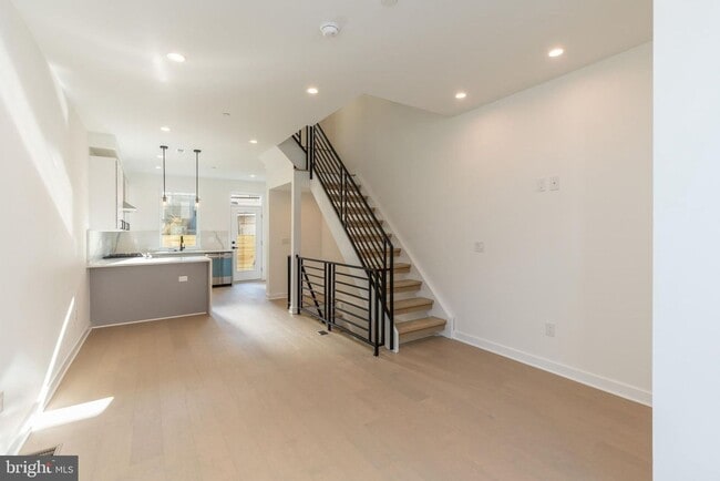 Building Photo - 1509 S Bambrey St