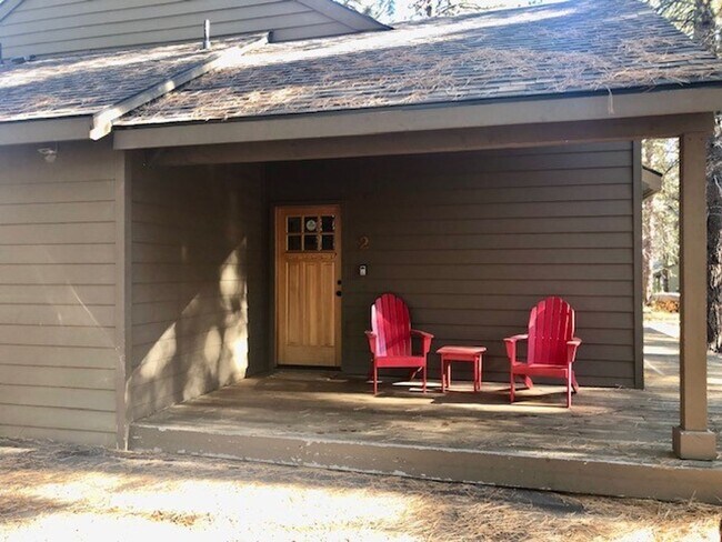Building Photo - Sunriver Retreat - 2 Cedar Lane
