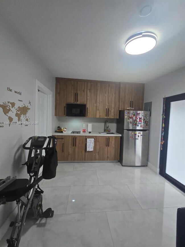 Building Photo - 801 NW 35th Ave