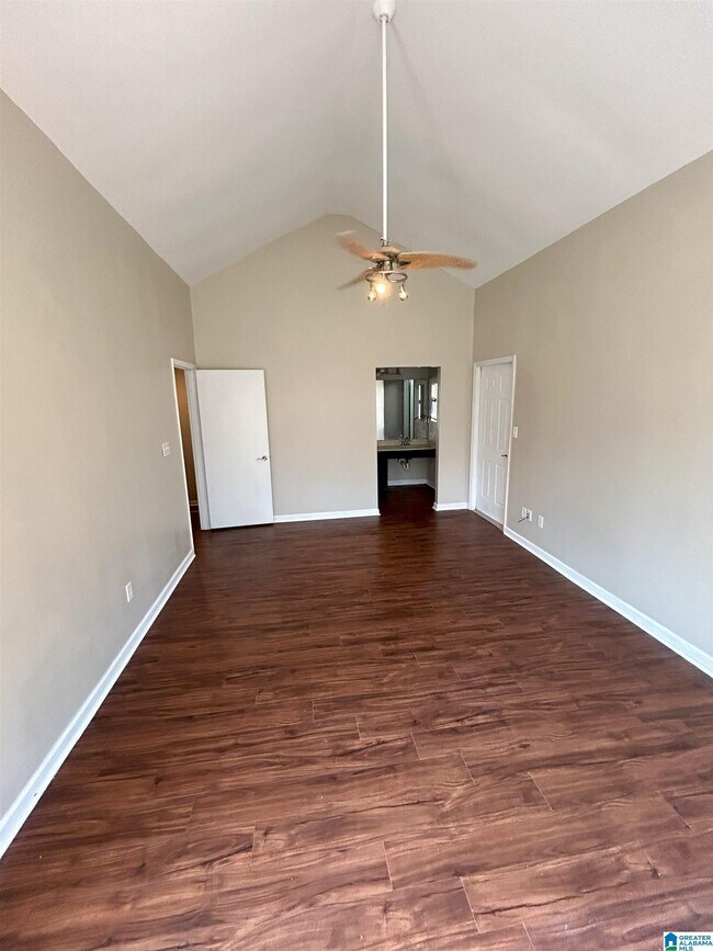 Building Photo - 3044 Cahaba Cliffs Dr