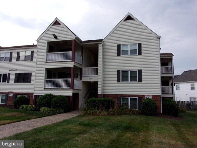 Building Photo - 100 Chesterfield Ln