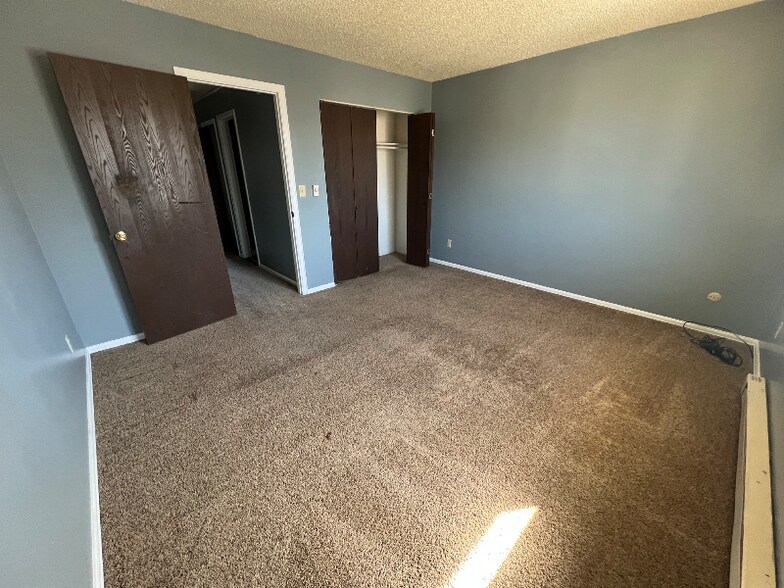 Building Photo - 44 Royal Crest Dr