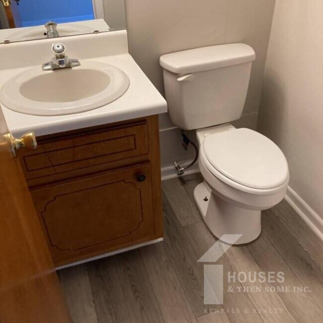 Building Photo - 3/B Jonquil Ln