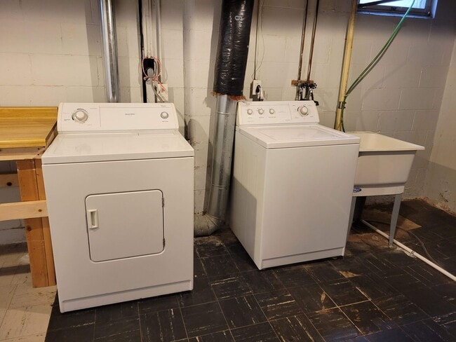 Building Photo - Beautiful 2-story home in Slatterly Park neighborhood!