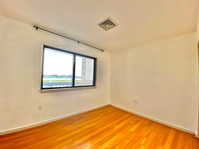 Building Photo - 90 Quincy Shore Dr