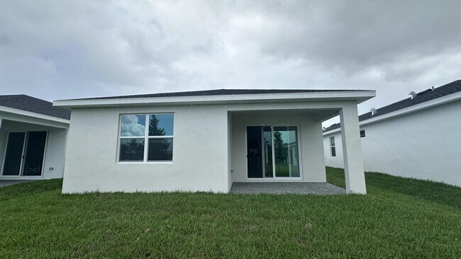 Building Photo - 3052 Cedar Pl