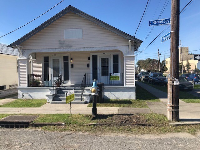 Building Photo - 601 S Hennessey St