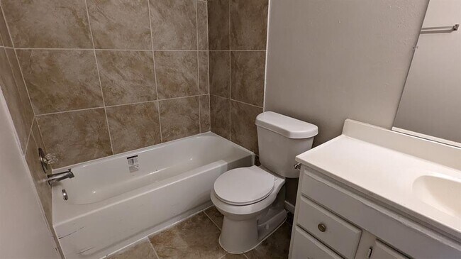 Building Photo - 6815 Moss Oaks Dr