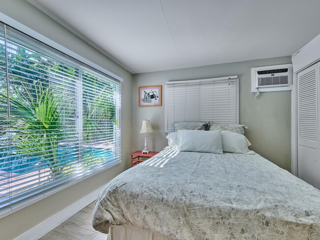 Building Photo - 301 NW 3rd Ct