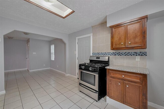 Building Photo - 22114 Calderbrook Dr