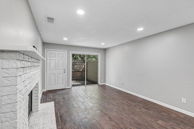 Building Photo - Spacious 3BR/2BA Ocala Home with Modern Finishes,Fireplace Floor-to-Ceiling Sliding Glass Doors &...