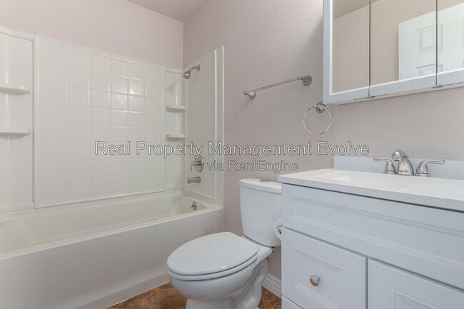 Building Photo - 5438 S 46th Pl