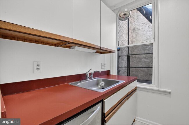 Building Photo - 258 S 9th St