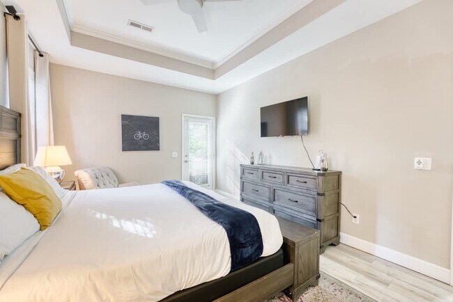 Building Photo - 1515 NW Bell Royal Ct